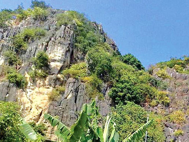 Phnom Bak and Phnom Chenh Chiang